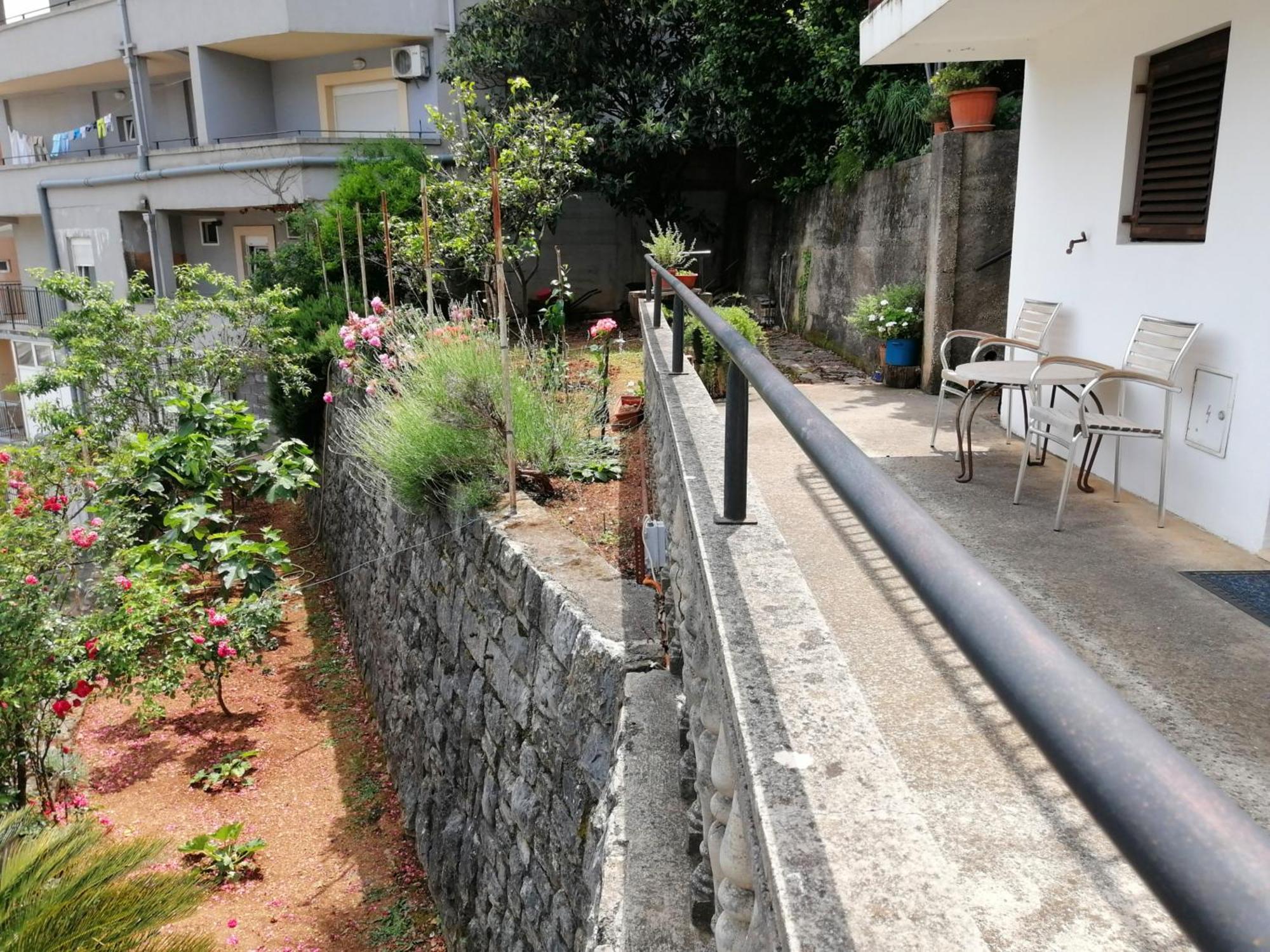 Apartament Lovely In *